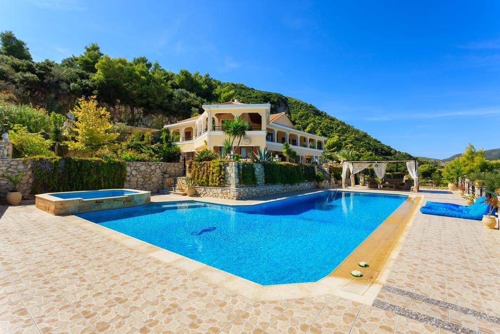 Villa Akros And Suites Keri Eksteriør billede