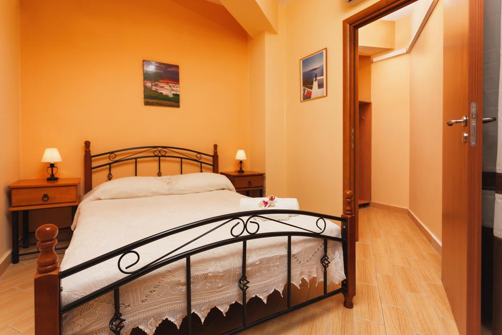 Villa Akros And Suites Keri Eksteriør billede