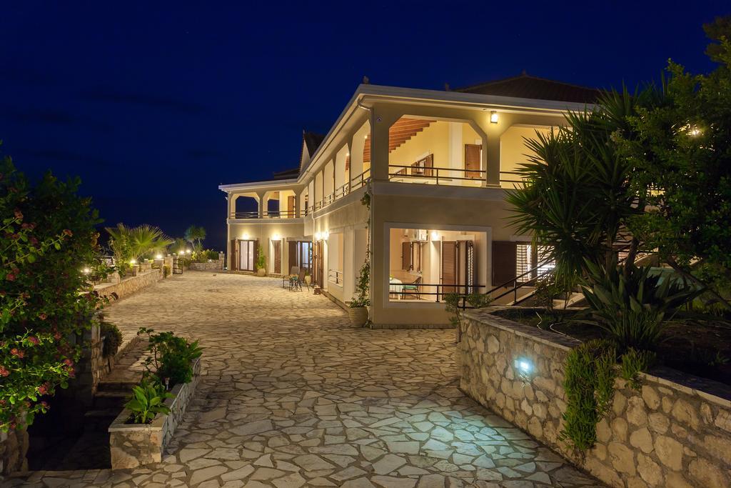 Villa Akros And Suites Keri Eksteriør billede