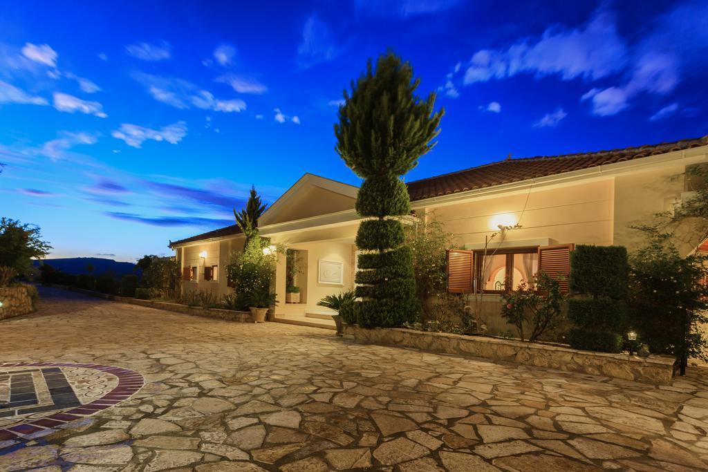 Villa Akros And Suites Keri Eksteriør billede