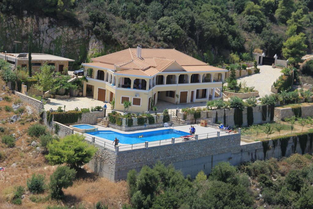 Villa Akros And Suites Keri Eksteriør billede